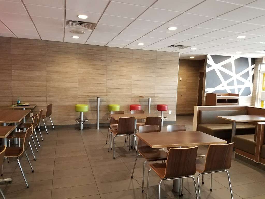 McDonalds | 10863 West I-25 Frontage Road, Longmont, CO 80504, USA | Phone: (303) 651-9608