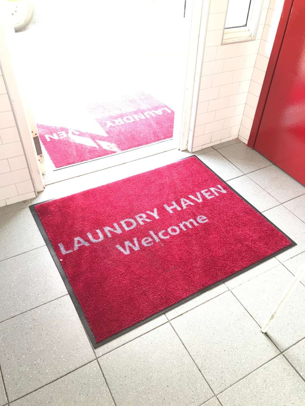 Laundry Haven | 8542 Woodhaven Blvd, Woodhaven, NY 11421, USA | Phone: (718) 846-4444