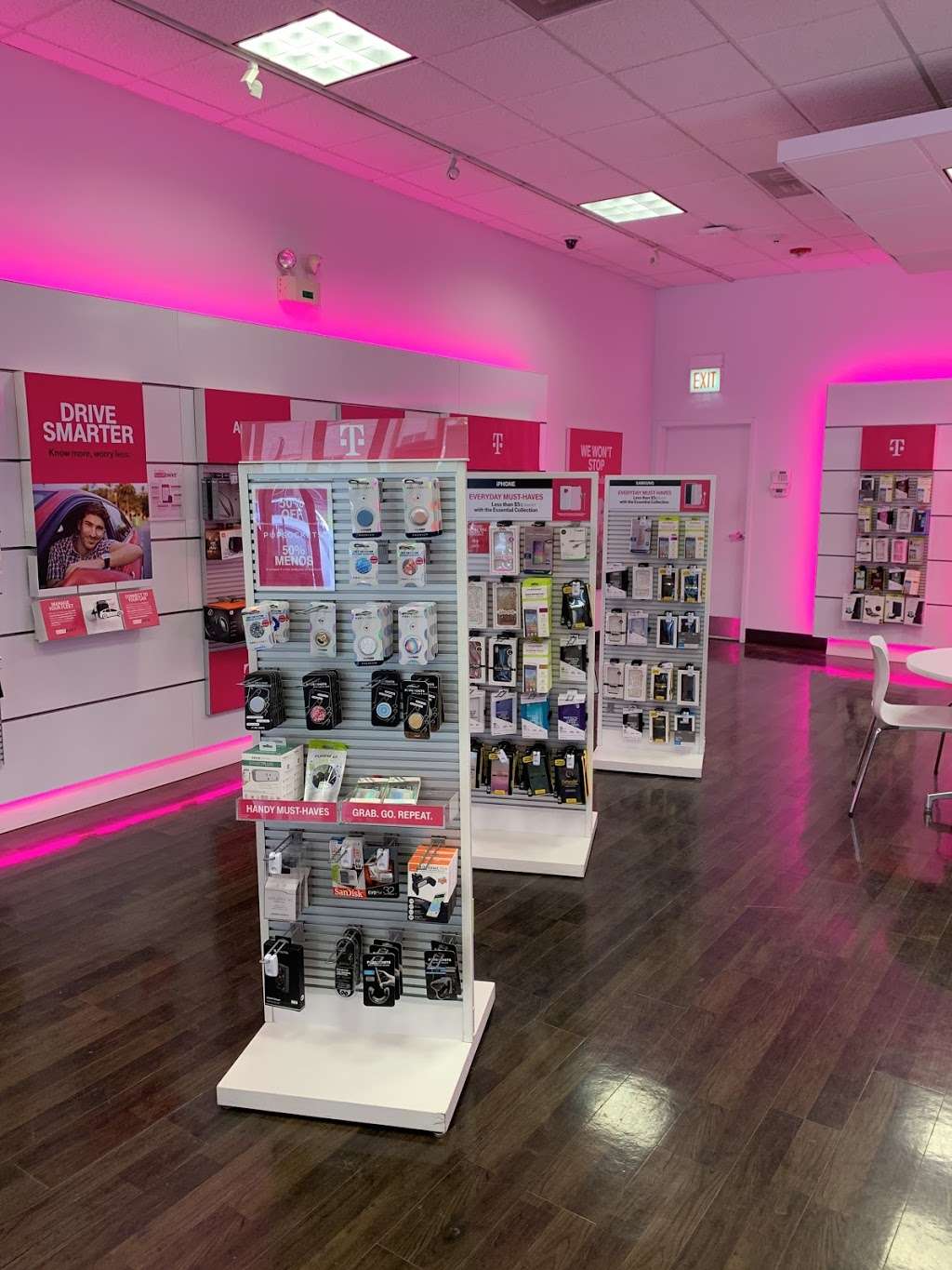 T-Mobile | 1451 E 53rd St, Chicago, IL 60615, USA | Phone: (773) 752-6015