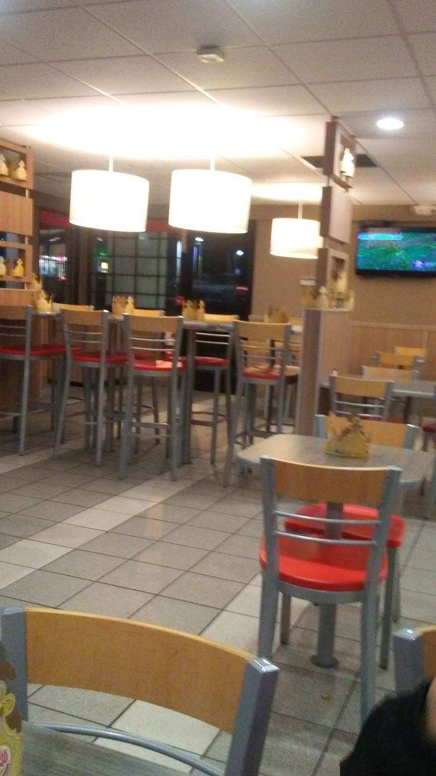 Burger King | 157 Market St, Rockland, MA 02370, USA | Phone: (781) 871-6033