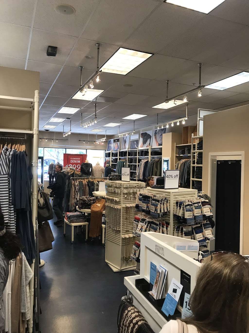 Lucky Brand | 950 Camarillo Center Dr Suite 996, Camarillo, CA 93010, USA | Phone: (805) 384-1381