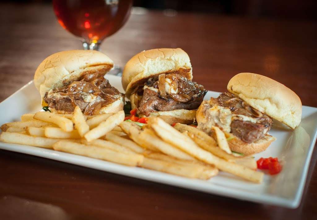 Tap House Grill | 3341 W Main St #3, St. Charles, IL 60175, USA | Phone: (630) 443-1664
