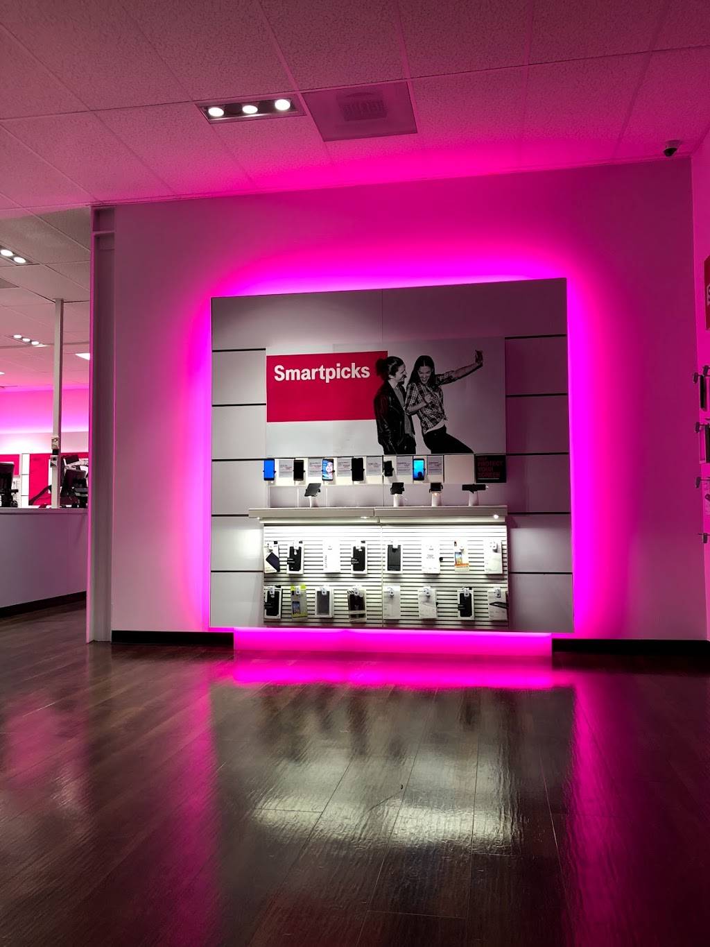 T-Mobile | 915 N Euclid St, Anaheim, CA 92801, USA | Phone: (714) 782-9190