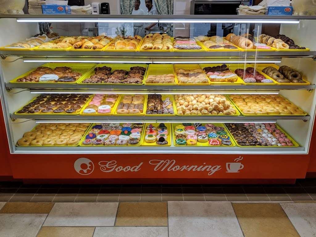 Bakers Dozen Donuts | 3166 S, State Hwy 161 Ste 180, Grand Prairie, TX 75052, USA | Phone: (972) 639-3834