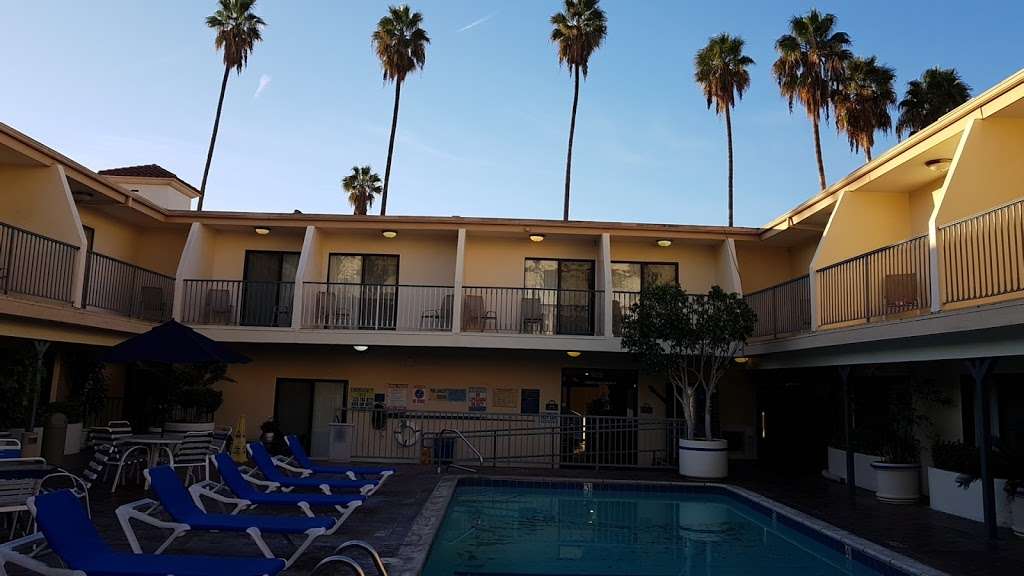 Days Inn Hollywood | 7023 Sunset Blvd, Hollywood, CA 90028, USA | Phone: (323) 464-8344