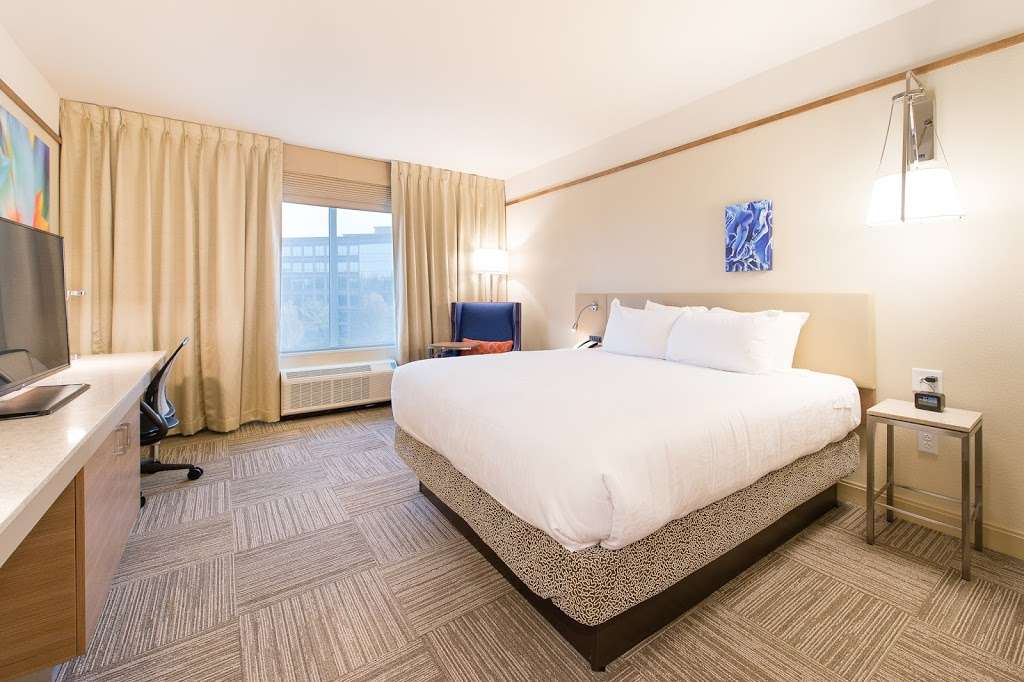 Hilton Garden Inn Charlotte Airport | 2400 Cascade Pointe Boulevard, Charlotte, NC 28208, USA | Phone: (704) 790-7000