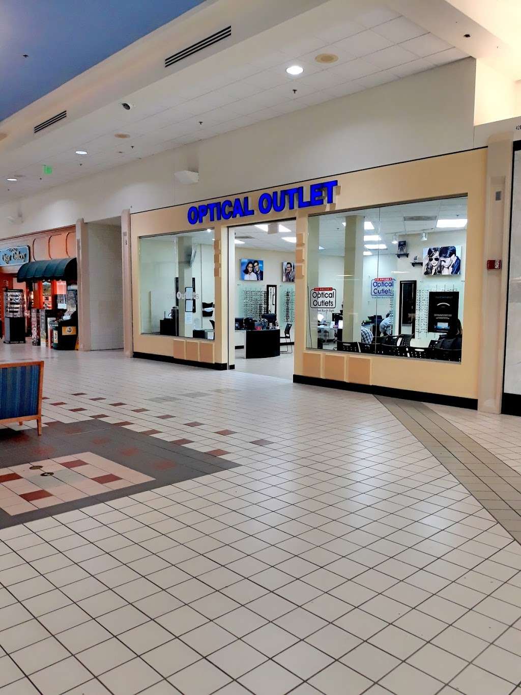 Optical Outlets | 762 Eagle Ridge Mall Entrance, Lake Wales, FL 33859, USA | Phone: (863) 676-0911