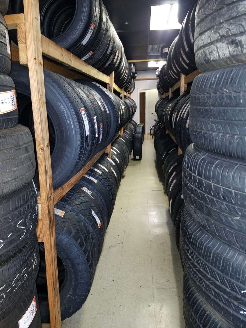 Aleman tires and wheels | 3740 Addicks Clodine Rd, Houston, TX 77082, USA | Phone: (832) 338-5736