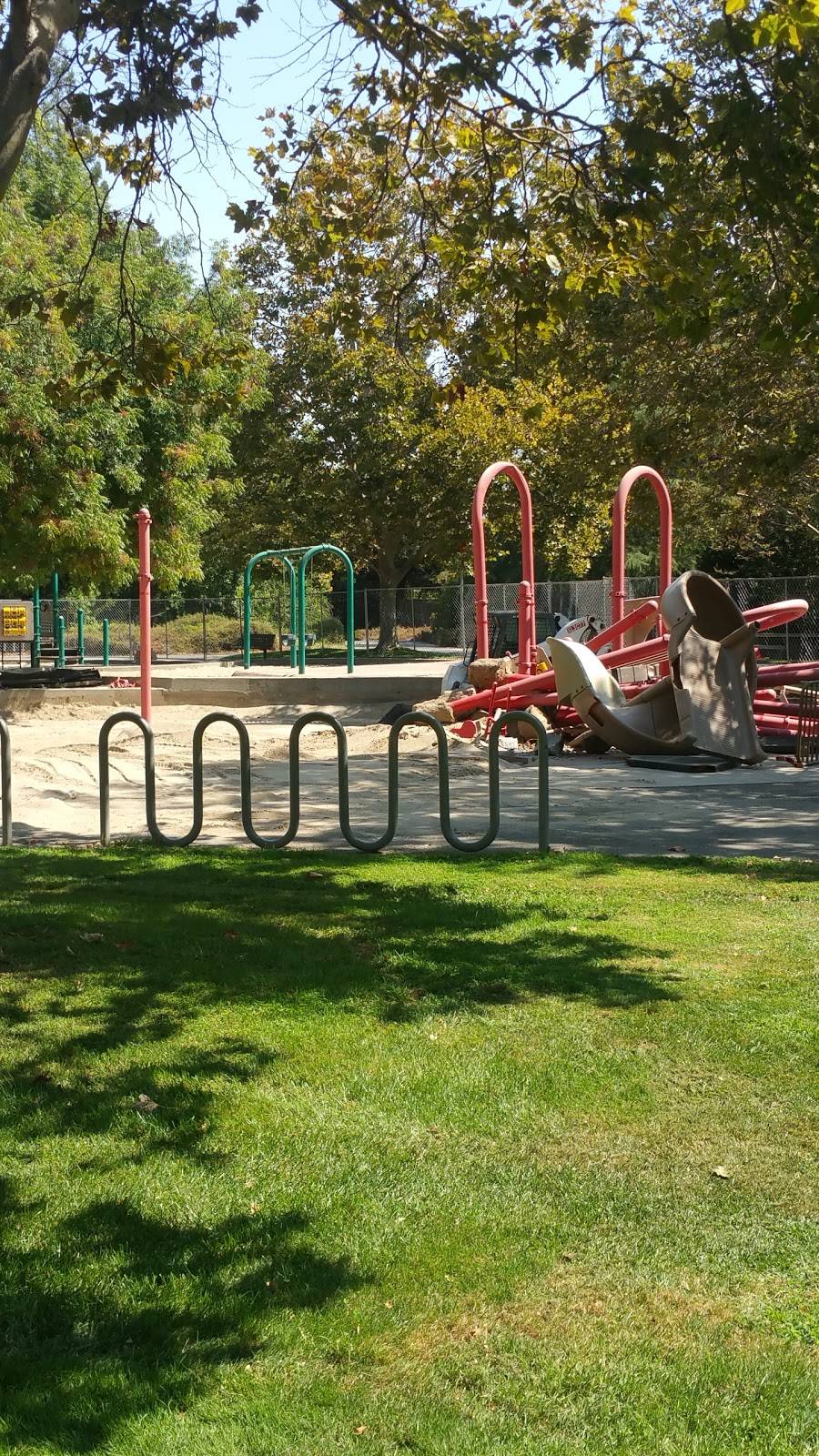 Walnut Park Unfenced Offleash Dog Area | 2250 Barony Pl, Davis, CA 95618 | Phone: (530) 757-5626