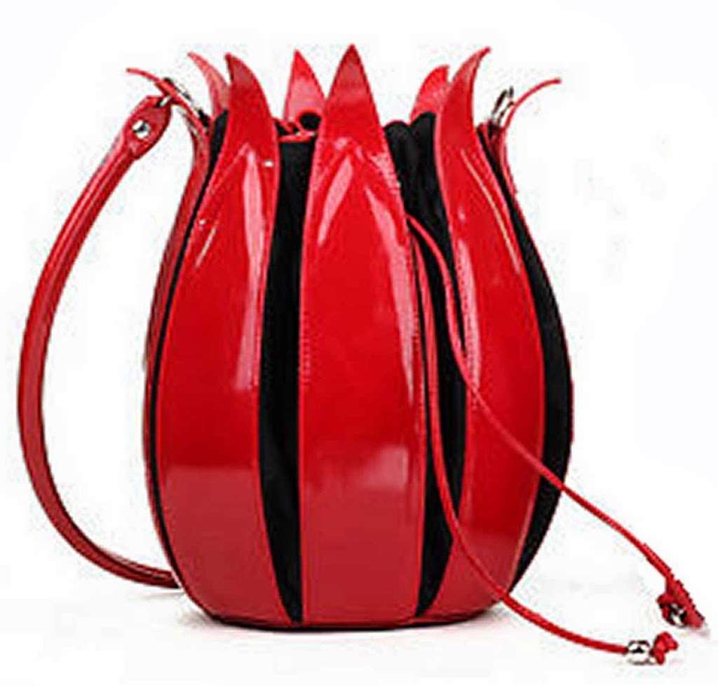 Alenkas finds | Melville Court, Goldhawk Rd, Shepherds Bush, London W12 9NY, UK | Phone: 07515 530439