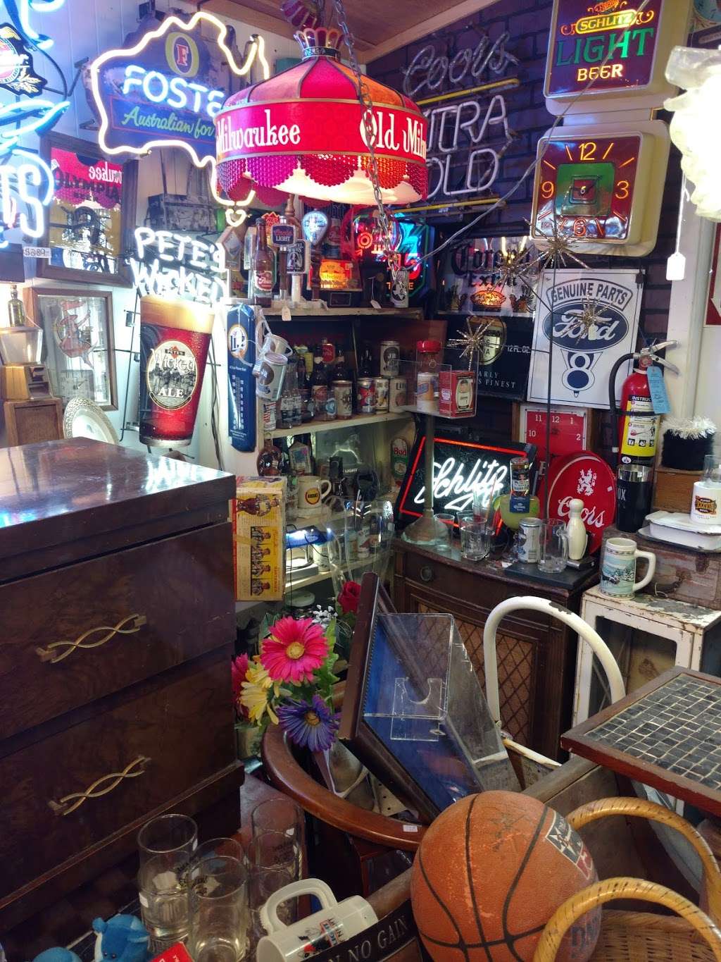 Back O The Wagon Antiques & Uniques | 1235 Hwy 6, Alvin, TX 77511 | Phone: (281) 337-4000