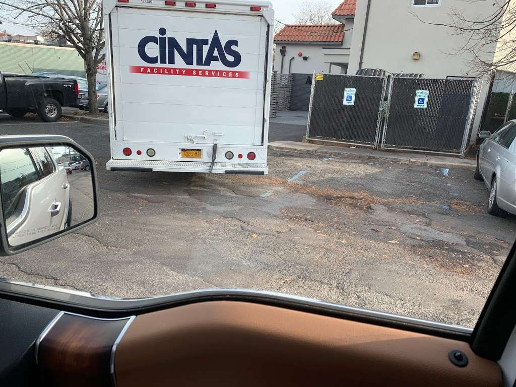 Cintas Uniform Services | 500 S Research Pl, Central Islip, NY 11722, USA | Phone: (631) 546-7060