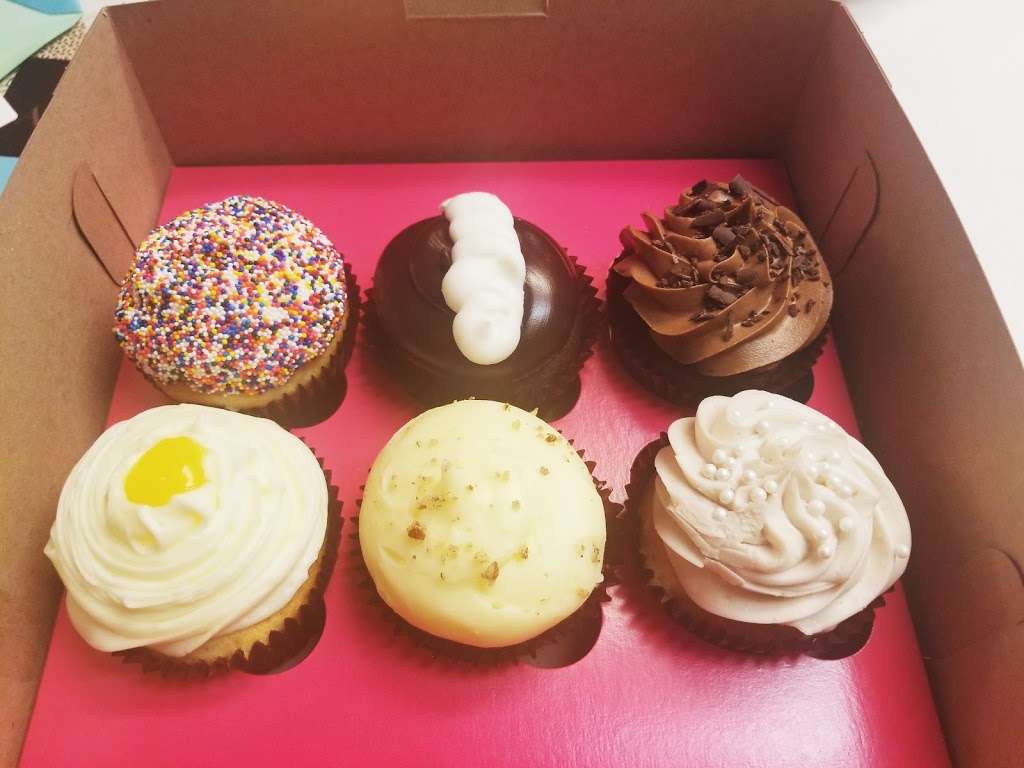 Smallcakes Shawnee | 6638 Monticello Rd, Shawnee, KS 66226, USA | Phone: (913) 808-5300