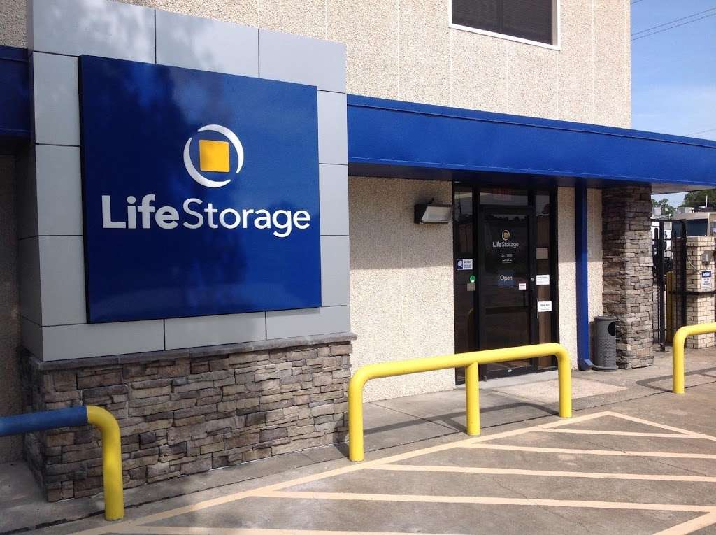 Life Storage | 19415 Pinehurst Trail Dr, Humble, TX 77346 | Phone: (281) 720-8576