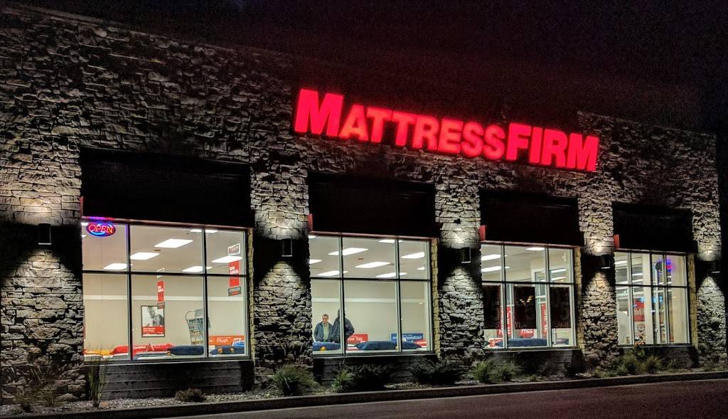 Mattress Firm West Milwaukee | 1310 Miller Pkwy Ste 200, Milwaukee, WI 53214, USA | Phone: (414) 885-1533