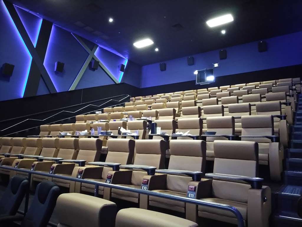 Studio Movie Grill | 1555 Simi Town Center Way, Simi Valley, CA 93065 | Phone: (805) 416-5339