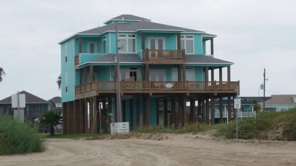 Bungaleaux Beach House | 935 Westview, Galveston, TX 77550, USA | Phone: (409) 684-3377