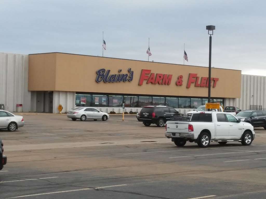 Blains Farm & Fleet - Ottawa, Illinois | 4140 Columbus St, Ottawa, IL 61350, USA | Phone: (815) 433-4536