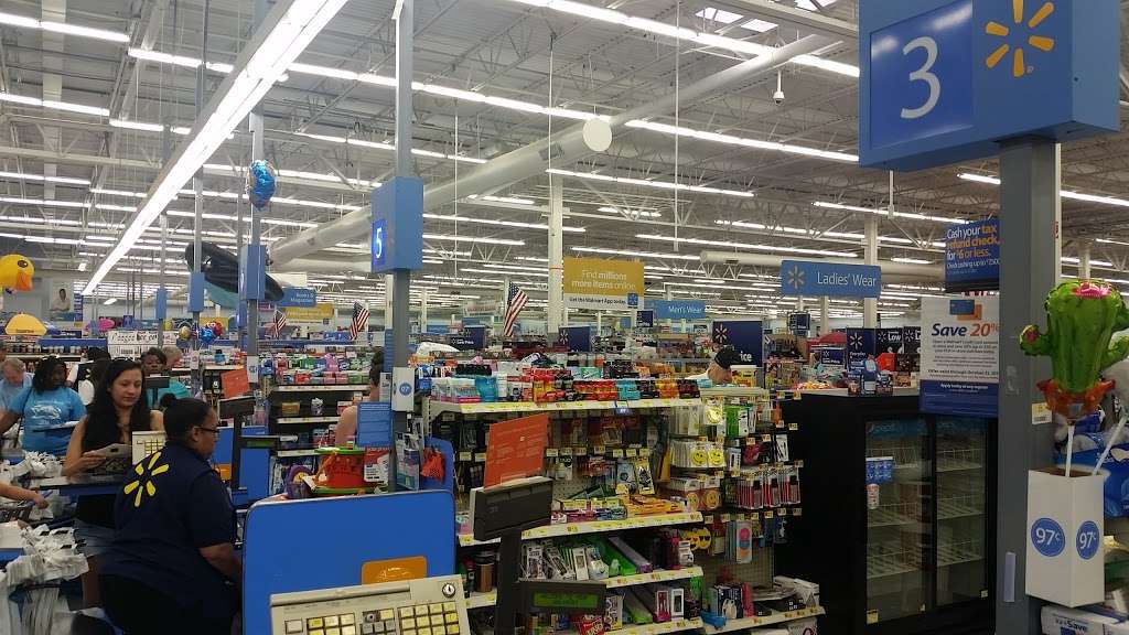 Walmart câu cua | 6400-6498 Central City Blvd, Galveston, TX 77551, USA