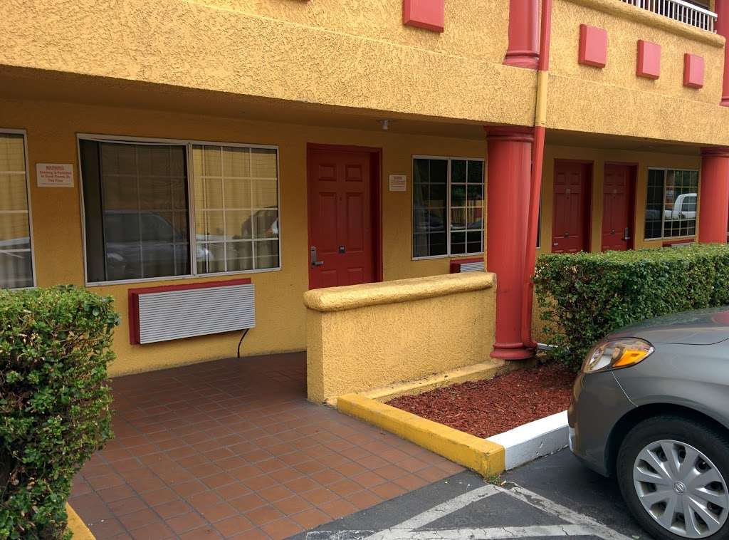 Days Inn & Suites by Wyndham Hayward | 24400 Mission Blvd, Hayward, CA 94544, USA | Phone: (510) 537-5404