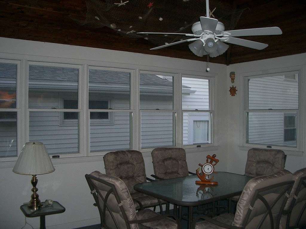 Cozy BaySide Home | 310 15th St, Ocean City, MD 21842, USA | Phone: (202) 258-9863