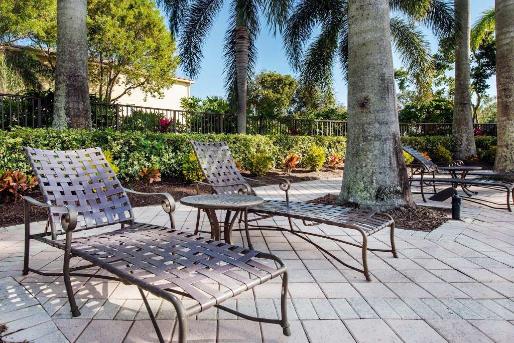 The Cove at Boynton Beach Apartments | 100 Newlake Dr, Boynton Beach, FL 33426, USA | Phone: (561) 735-4388