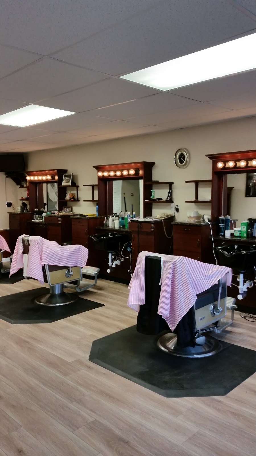 Aarons Barbershop | 72 W Upper Ferry Rd, Ewing Township, NJ 08628, USA | Phone: (609) 882-4440