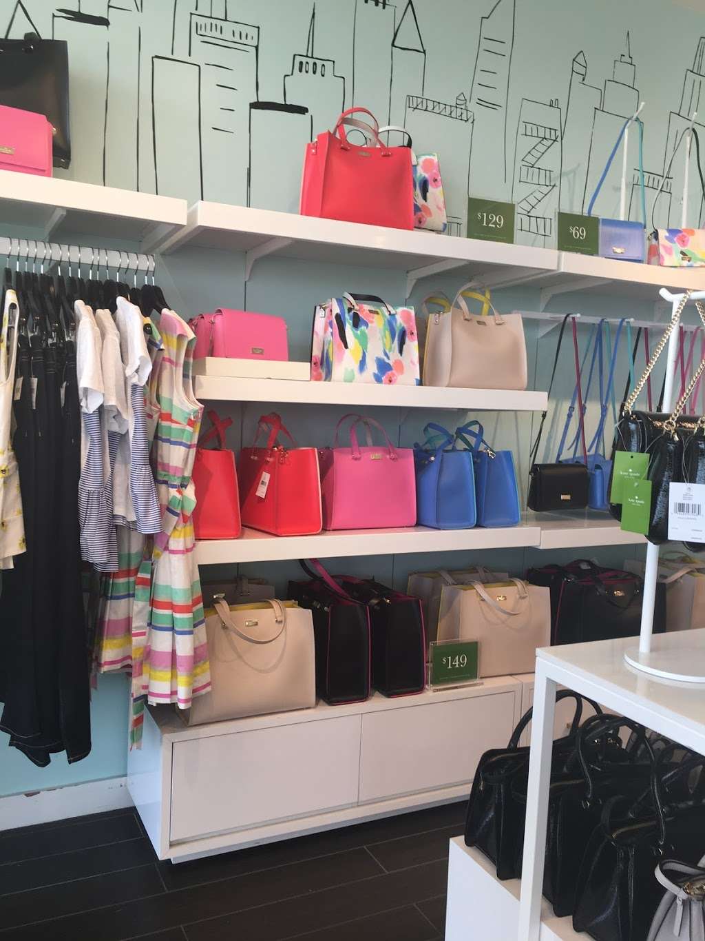 kate spade new york | 2796 Tanger Way #106, Barstow, CA 92311, USA | Phone: (760) 253-2326