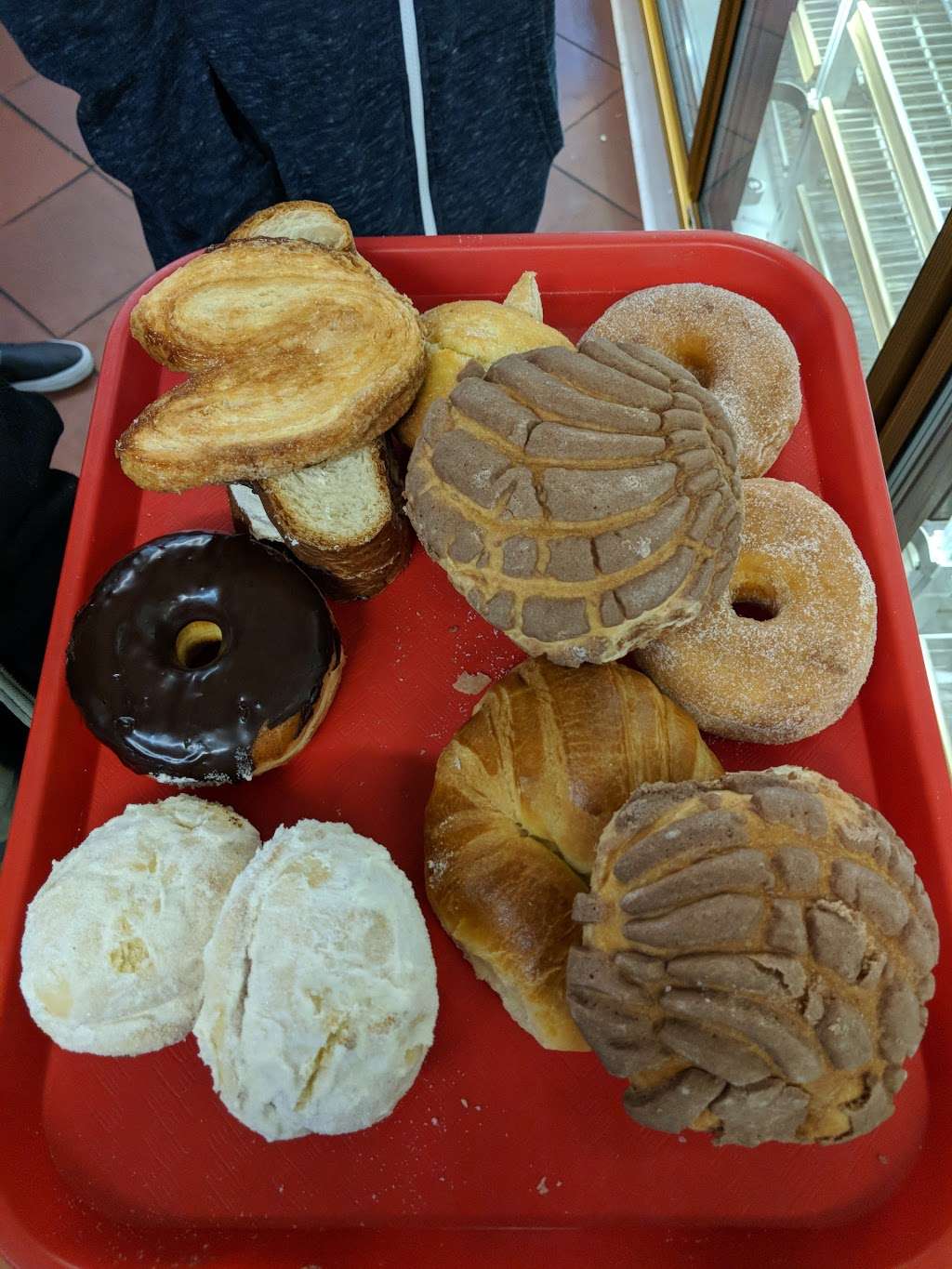 Spikes Bakery | 1708 W Highland Ave, San Bernardino, CA 92411, USA | Phone: (909) 887-9591