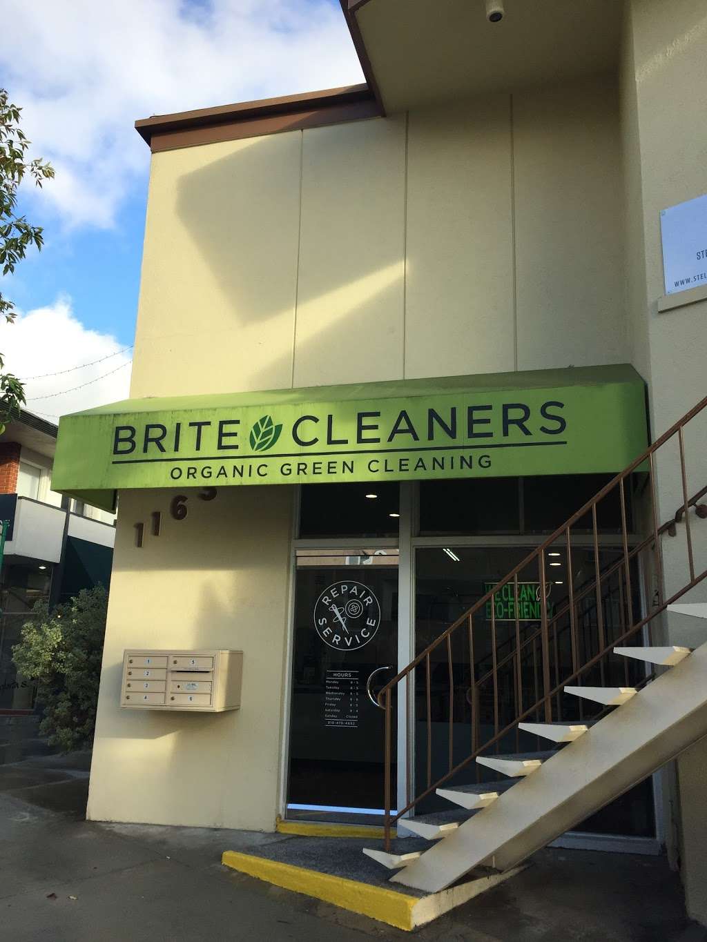 Brite Cleaners | 101 Barrington Walk, Los Angeles, CA 90049, USA | Phone: (310) 476-4692