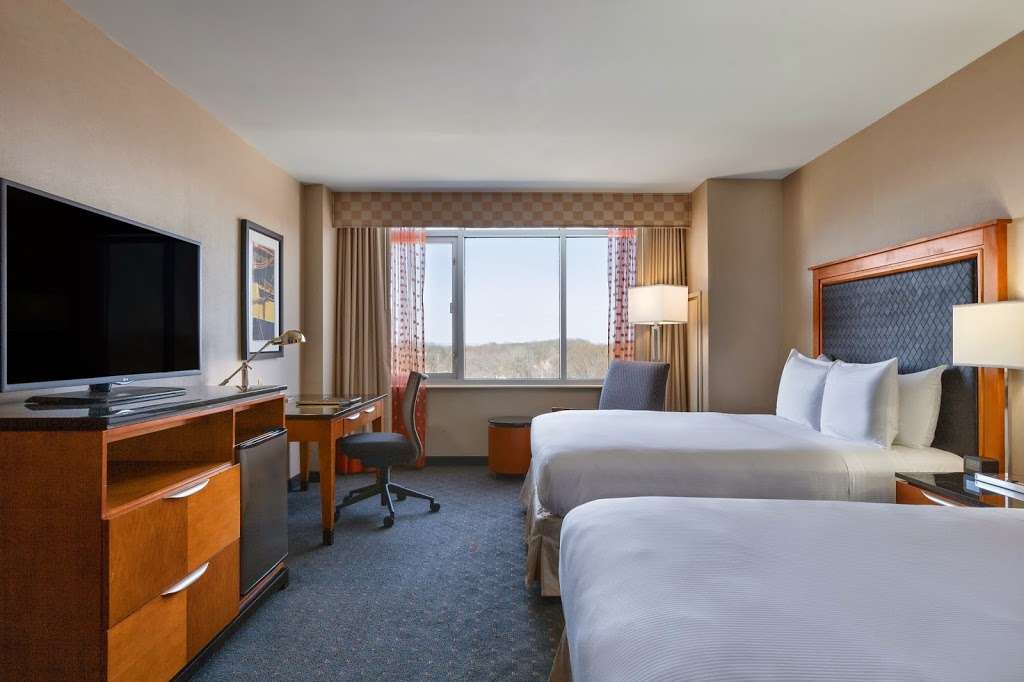 Hilton Baltimore BWI Airport | 1739 W Nursery Rd, Linthicum Heights, MD 21090, USA | Phone: (410) 694-0808