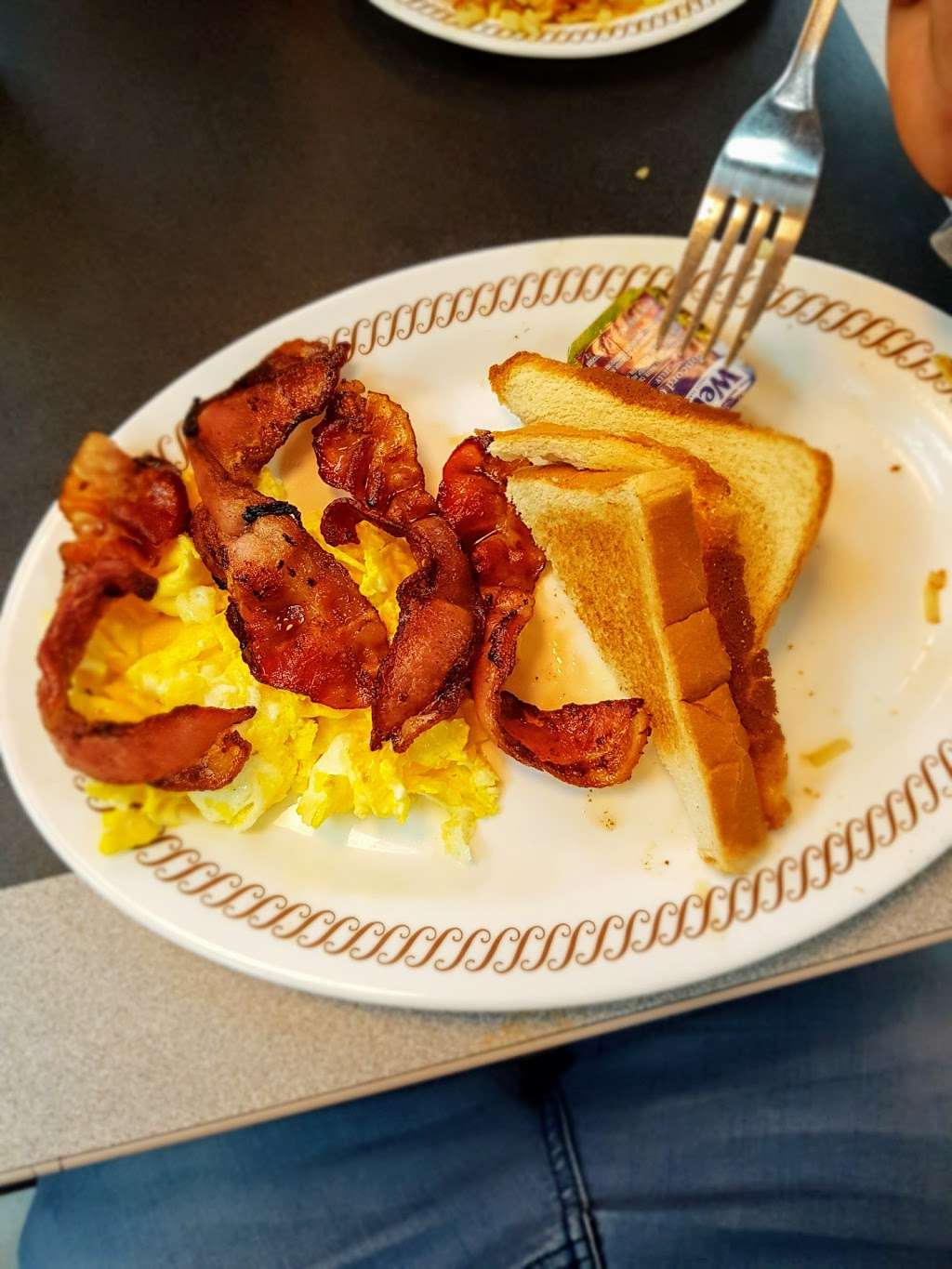 Waffle House | 4223 Commonwealth Ct, St Joseph, MO 64503, USA | Phone: (816) 279-1791