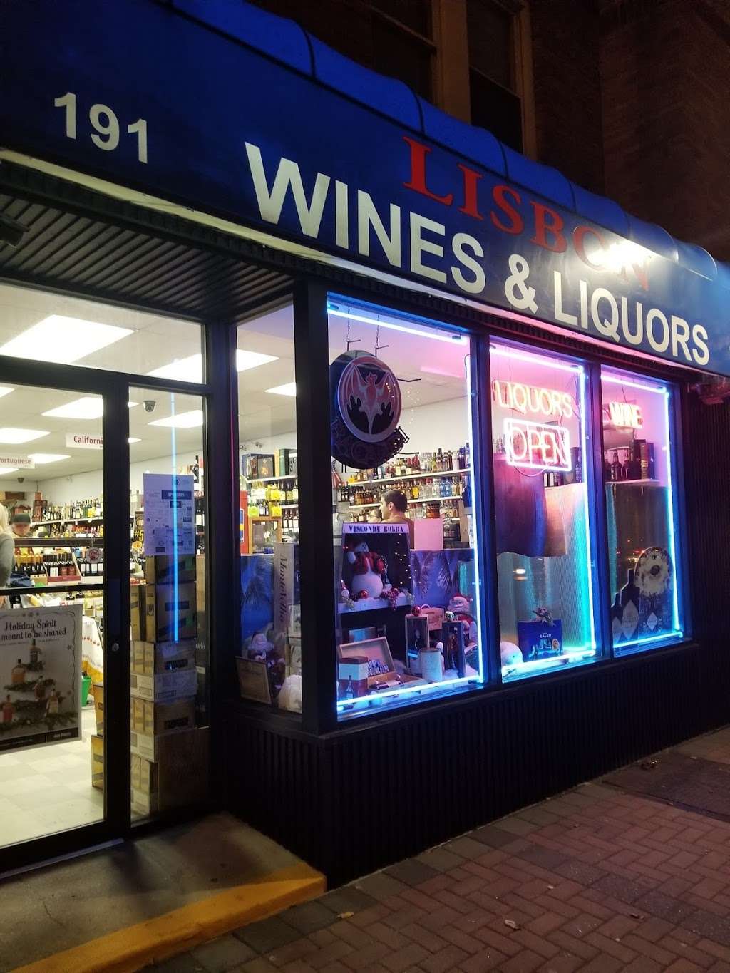 Lisbon Wines & Liquors Inc | 191 Jericho Turnpike, Mineola, NY 11501, USA | Phone: (516) 739-2620