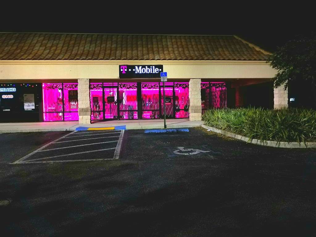 T-Mobile | 1337 E Vine St, Kissimmee, FL 34744 | Phone: (407) 483-3588