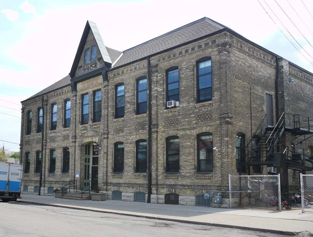 Downtown Montessori Academy | 2507 S Graham St, Milwaukee, WI 53207, USA | Phone: (414) 744-6005