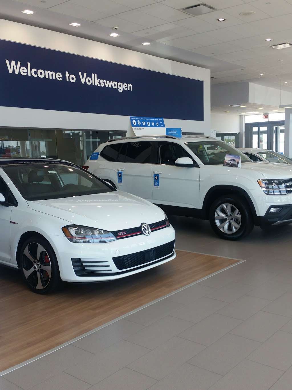 The Autobarn Volkswagen of Countryside | 6161 Joliet Rd, Countryside, IL 60525 | Phone: (708) 469-4248