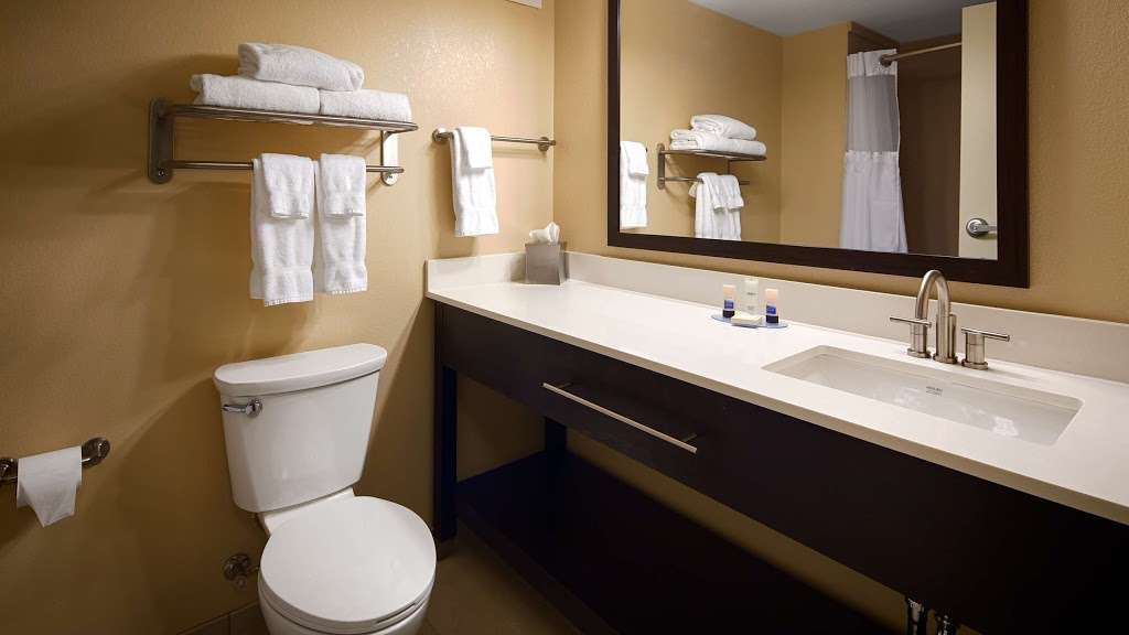 Best Western Plus Thornburg Inn & Suites | 5217 Mudd Tavern Rd, Woodford, VA 22580 | Phone: (540) 805-5023