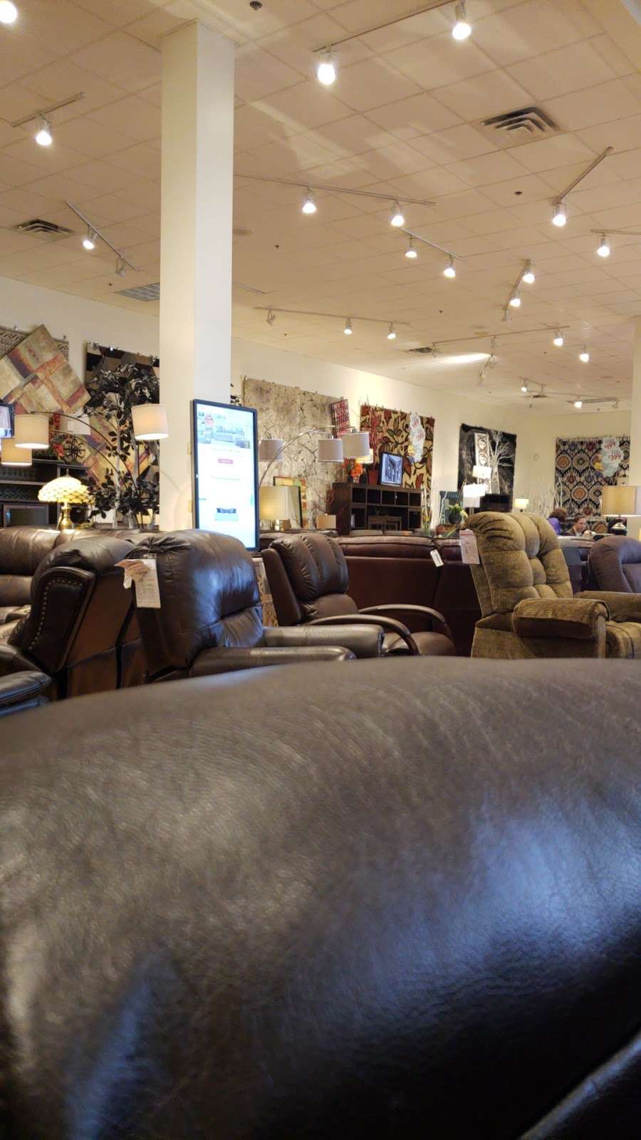 Bob’s Discount Furniture and Mattress Store | 92 Cluff Crossing Rd, Salem, NH 03079, USA | Phone: (603) 893-2010