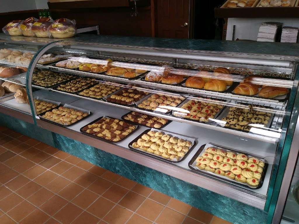 Greenville Bakery | 269 Greenville Ave, Johnston, RI 02919, USA | Phone: (401) 349-2646