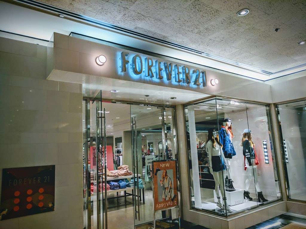 Forever 21 | 835 N Michigan Ave #6035, Chicago, IL 60611, USA | Phone: (312) 846-7660