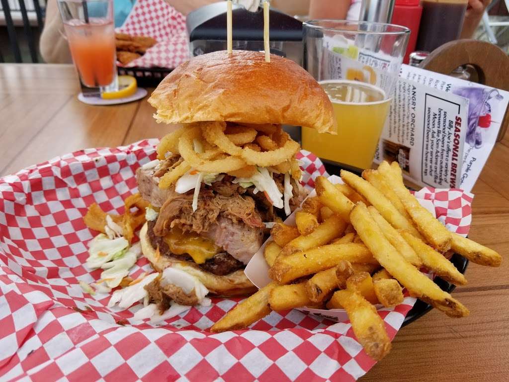 Billy Joes Ribworks | 26 Front St, Newburgh, NY 12550, USA | Phone: (845) 565-1560