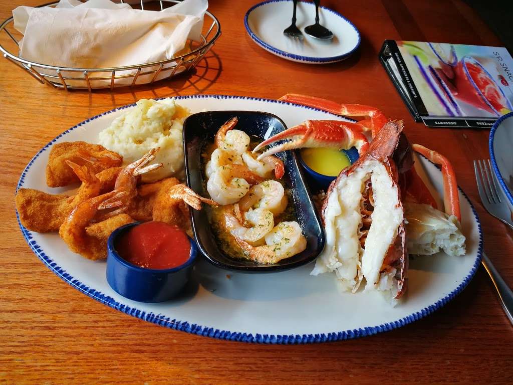 Red Lobster | 230 Cypress Gardens Blvd, Winter Haven, FL 33880, USA | Phone: (863) 294-8844