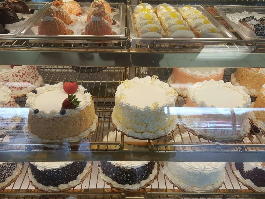 Sweet Eats Bakery | 310 S Burnt Mill Rd, Voorhees Township, NJ 08043, USA | Phone: (856) 429-2005