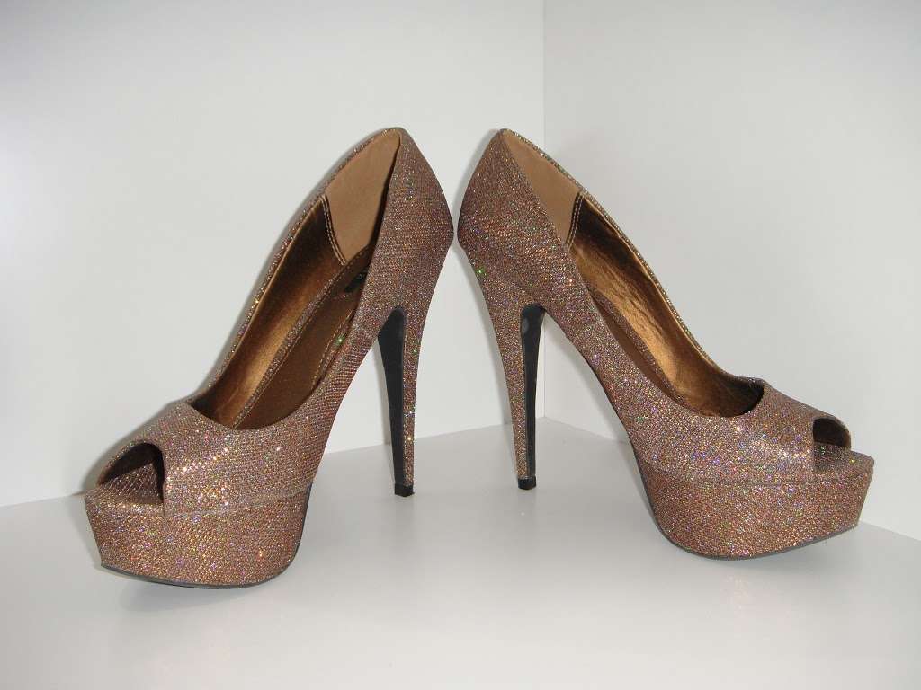 ReWearHouse Consignment Boutique | 8846 Arbor Creek Dr #A, Charlotte, NC 28269, USA | Phone: (704) 946-2850