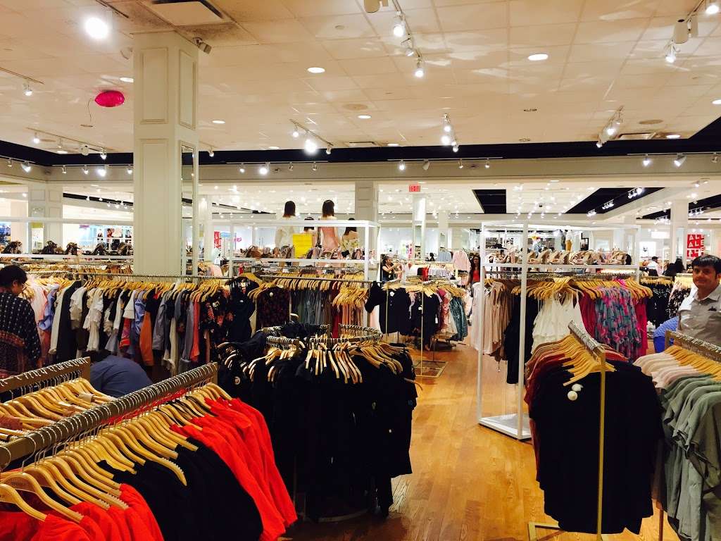 Forever 21 | 651 Kapkowski Rd, Elizabeth, NJ 07201, USA | Phone: (908) 787-1294