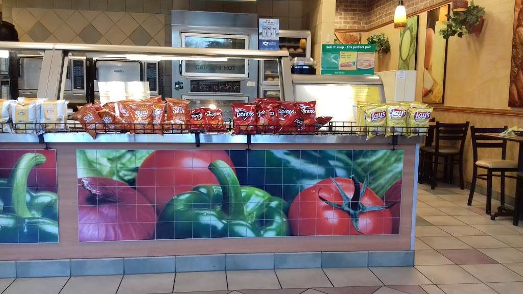 Subway Restaurants | 21032 Victory Blvd, Woodland Hills, CA 91367, USA | Phone: (818) 347-5825