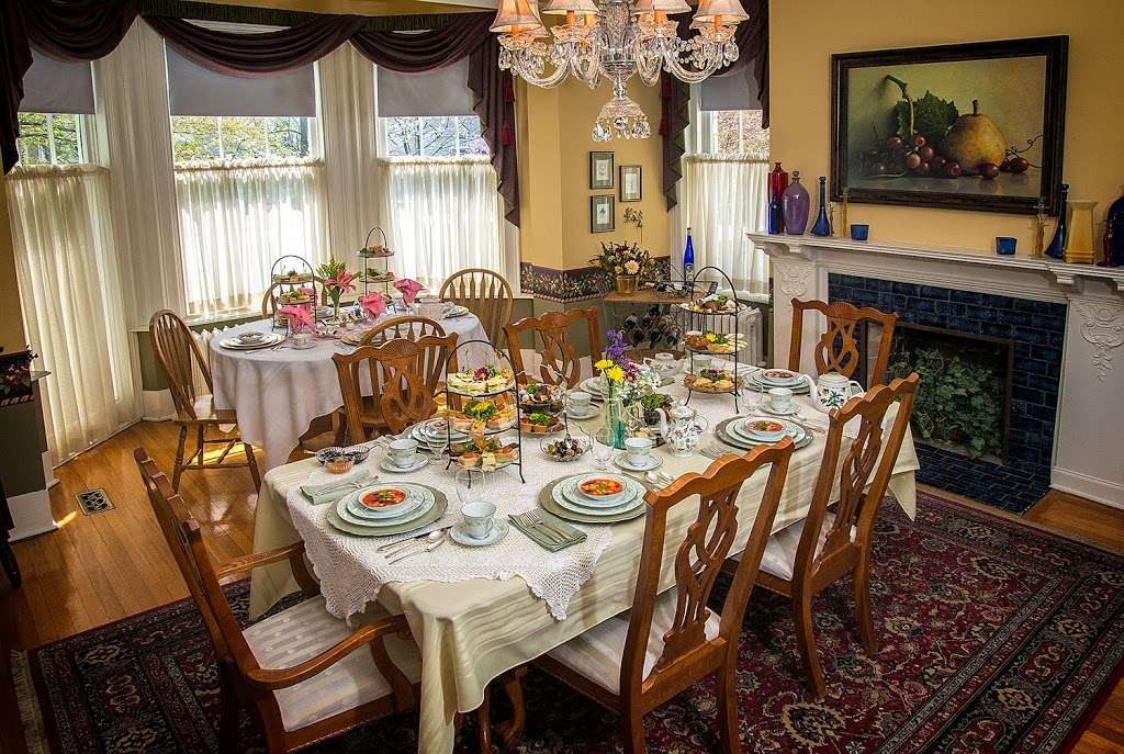 Hawthorn, A Bed and Breakfast | 1 Hawthorne Pl, Independence, MO 64052, USA | Phone: (816) 252-2607