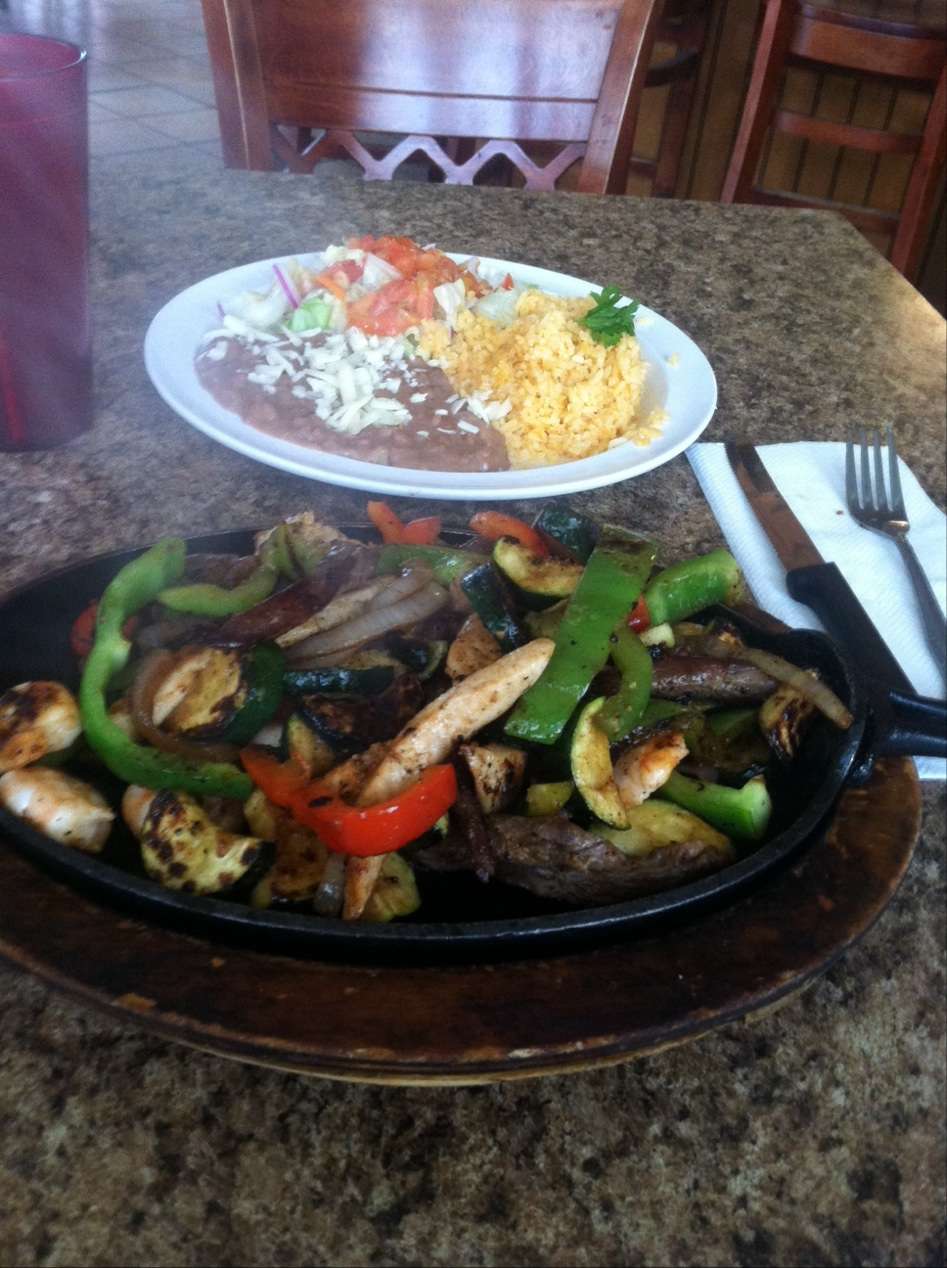 Candilejas Restaurant | 7505 San Fernando Rd, Burbank, CA 91505, USA | Phone: (818) 252-0129