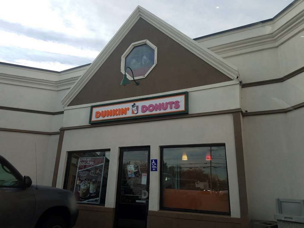 Dunkin Donuts | 317 Woburn St Woburn &, Lowell St, Lexington, MA 02420 | Phone: (781) 863-2650