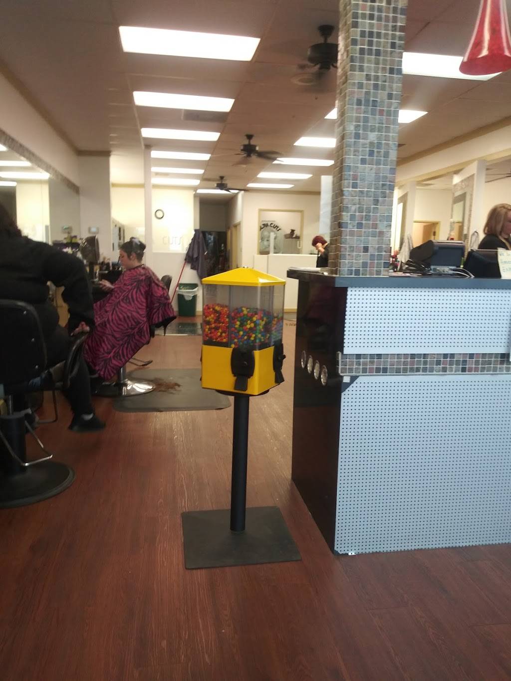 Ultra-Cuts Salons | 855 NE Alsbury Blvd #200, Burleson, TX 76028, USA | Phone: (817) 447-8078